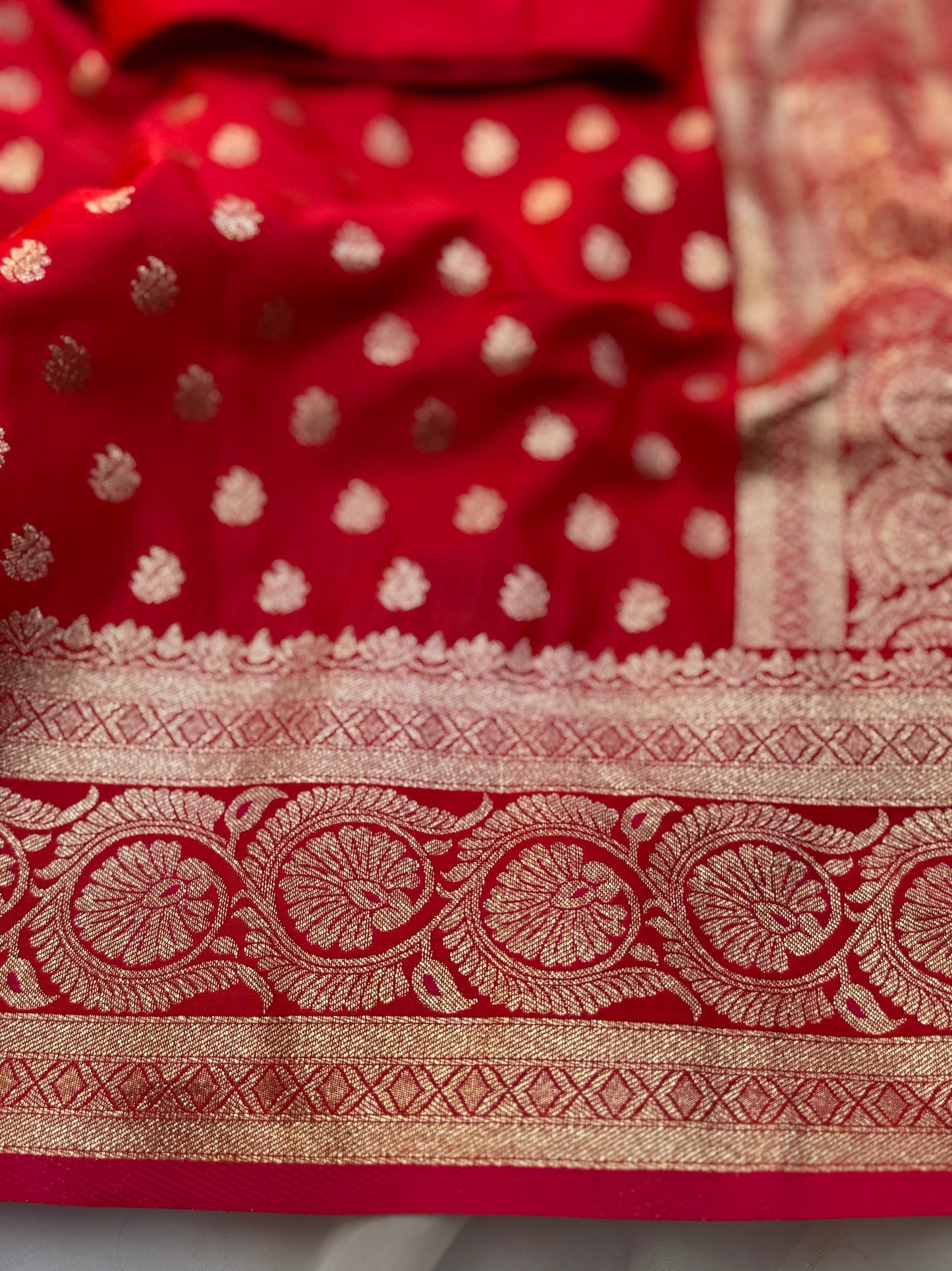 Red Banarasi Saree woth stitched blouse (Pre-stitched Saree)