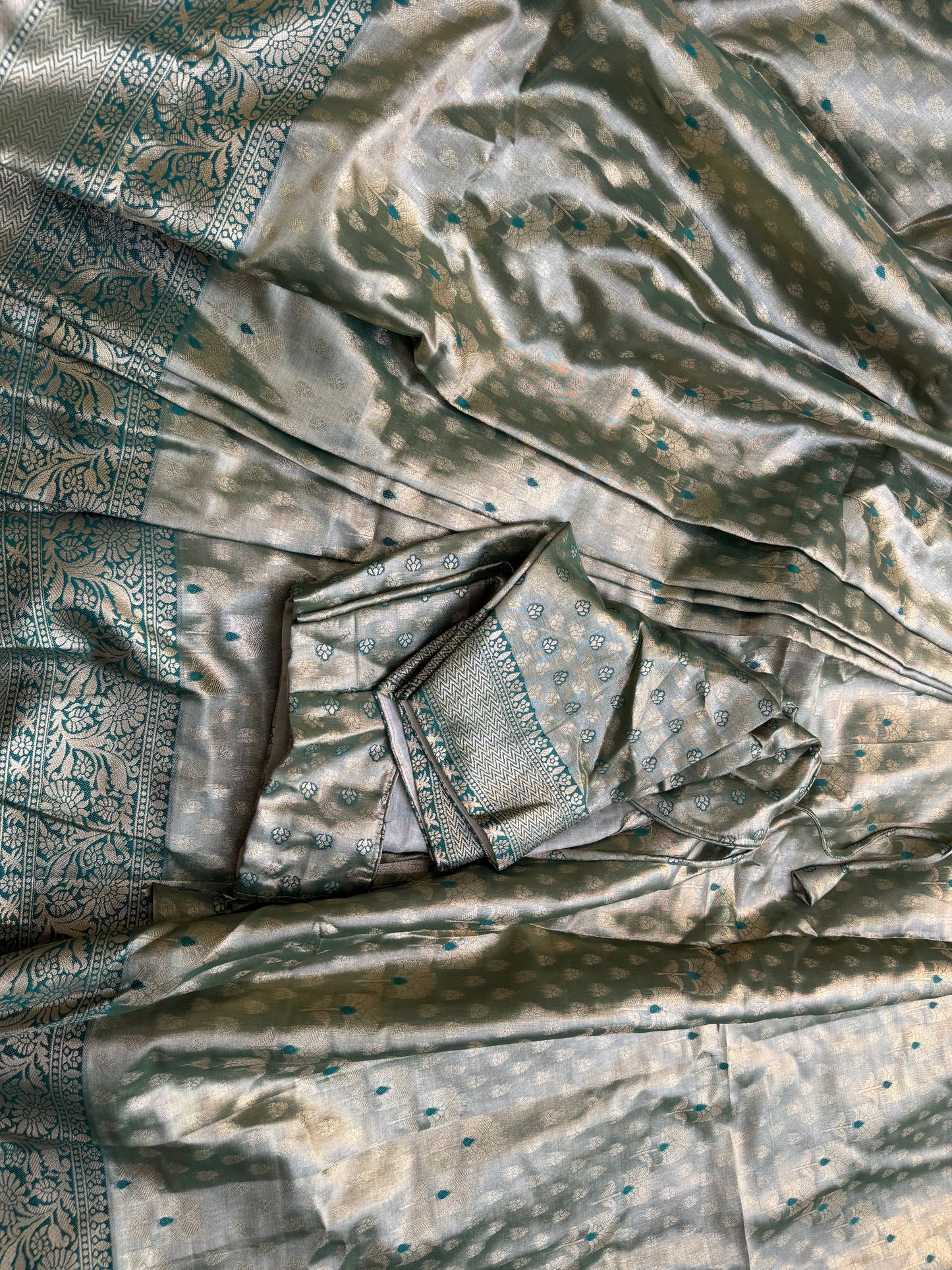 Tissue Banarasi Saree (Pre-Stitched Saree)