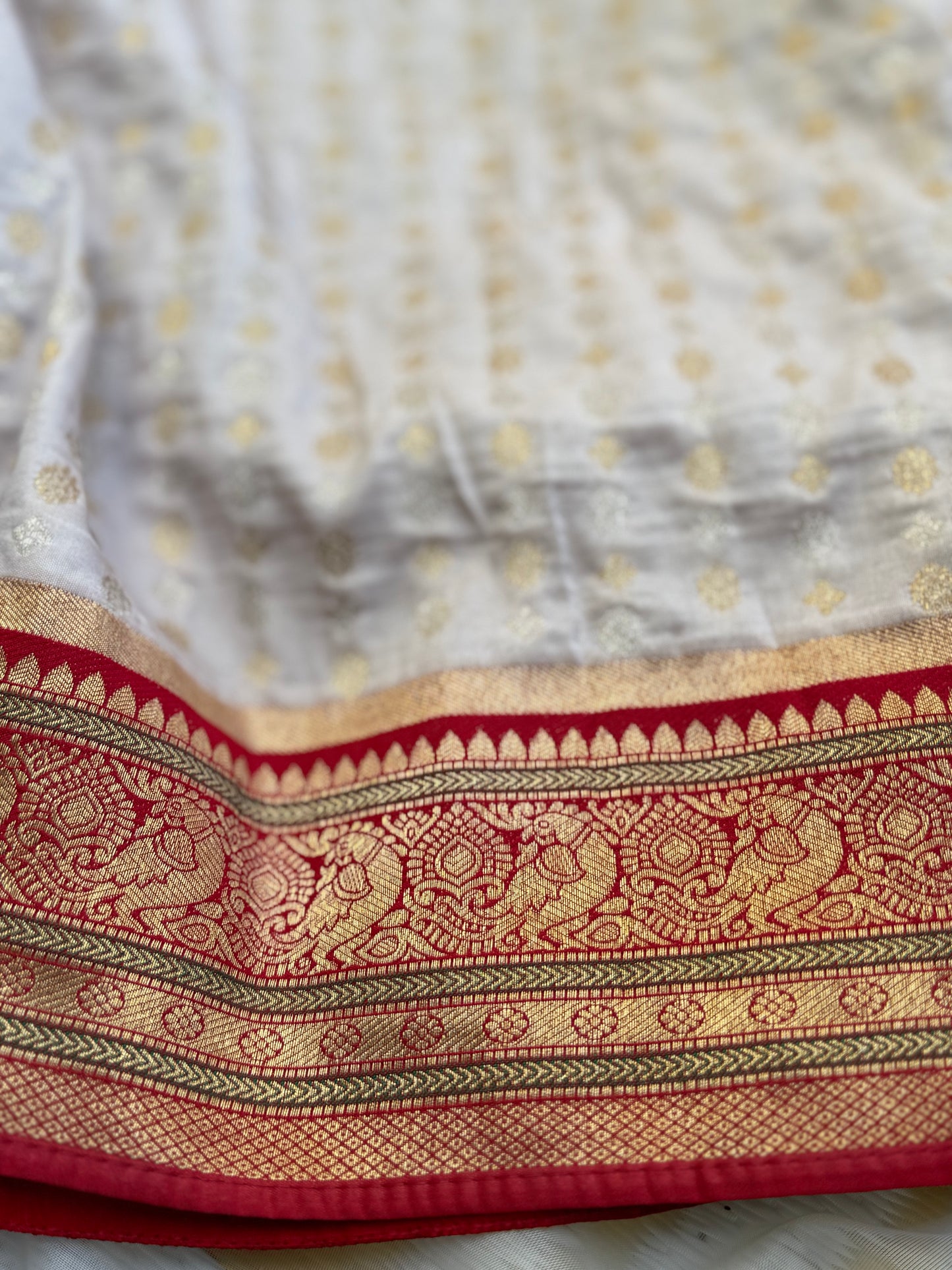 Traditional Off-white Banarasi saree with Red Border (Pre-stitched Saree)