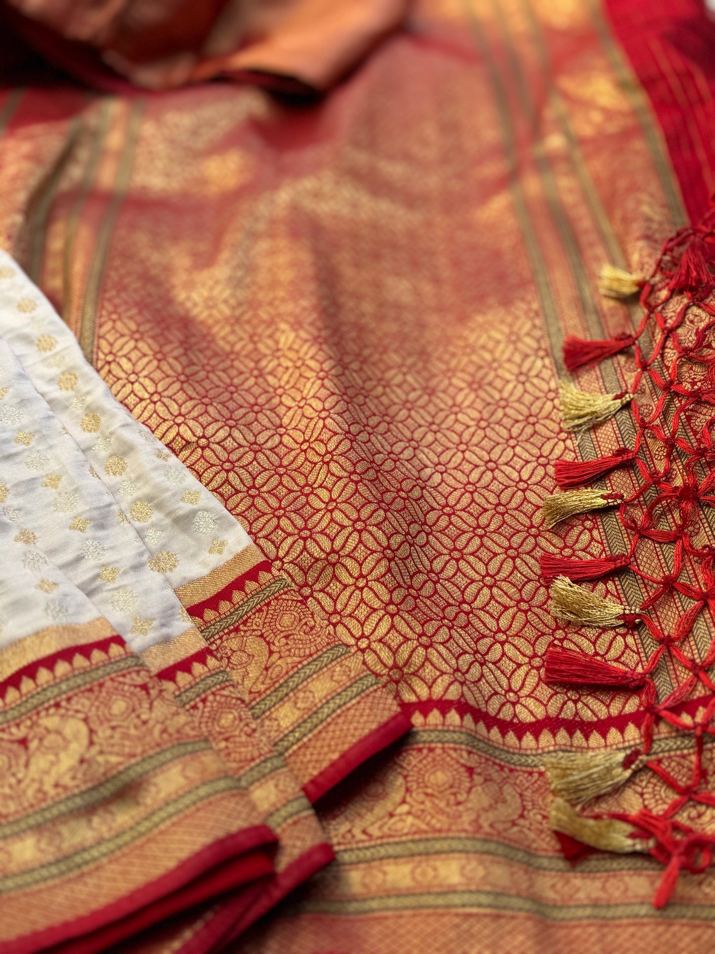 Traditional Off-white Banarasi saree with Red Border (Pre-stitched Saree)