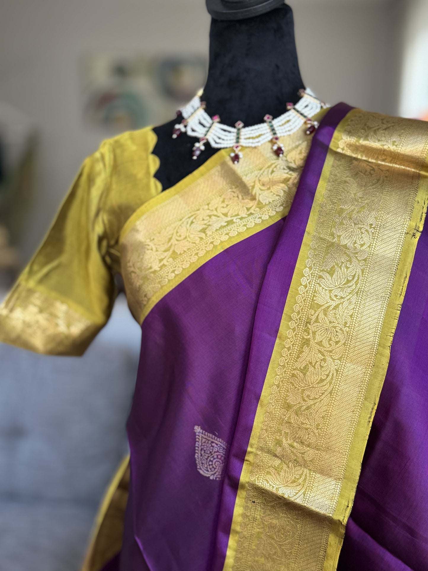 Kanjeevaram Sarees with Contrasting Borders(Dark Purple with tender Green)