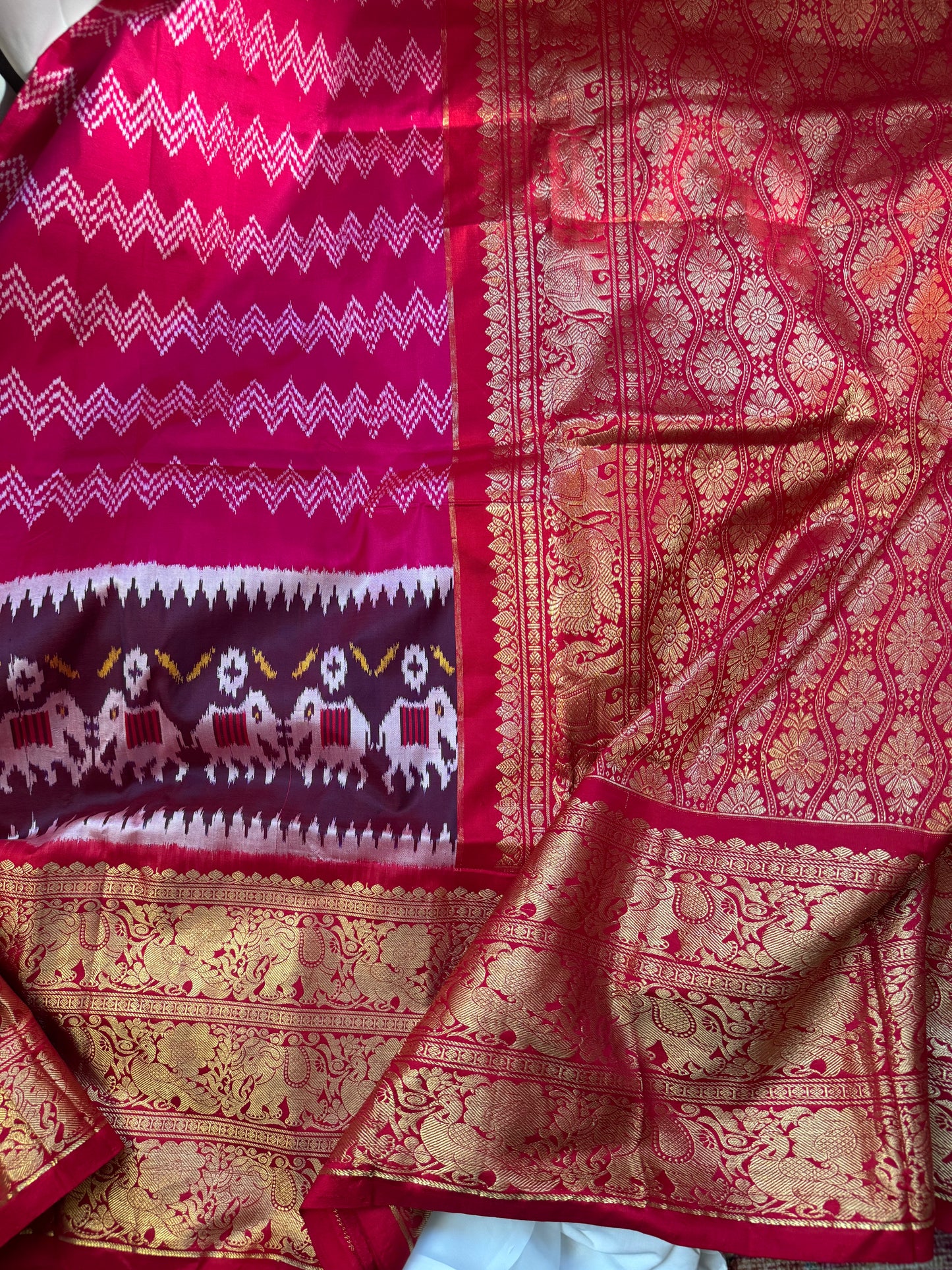 Pink ikkath Patola with Red Kanchi Border.