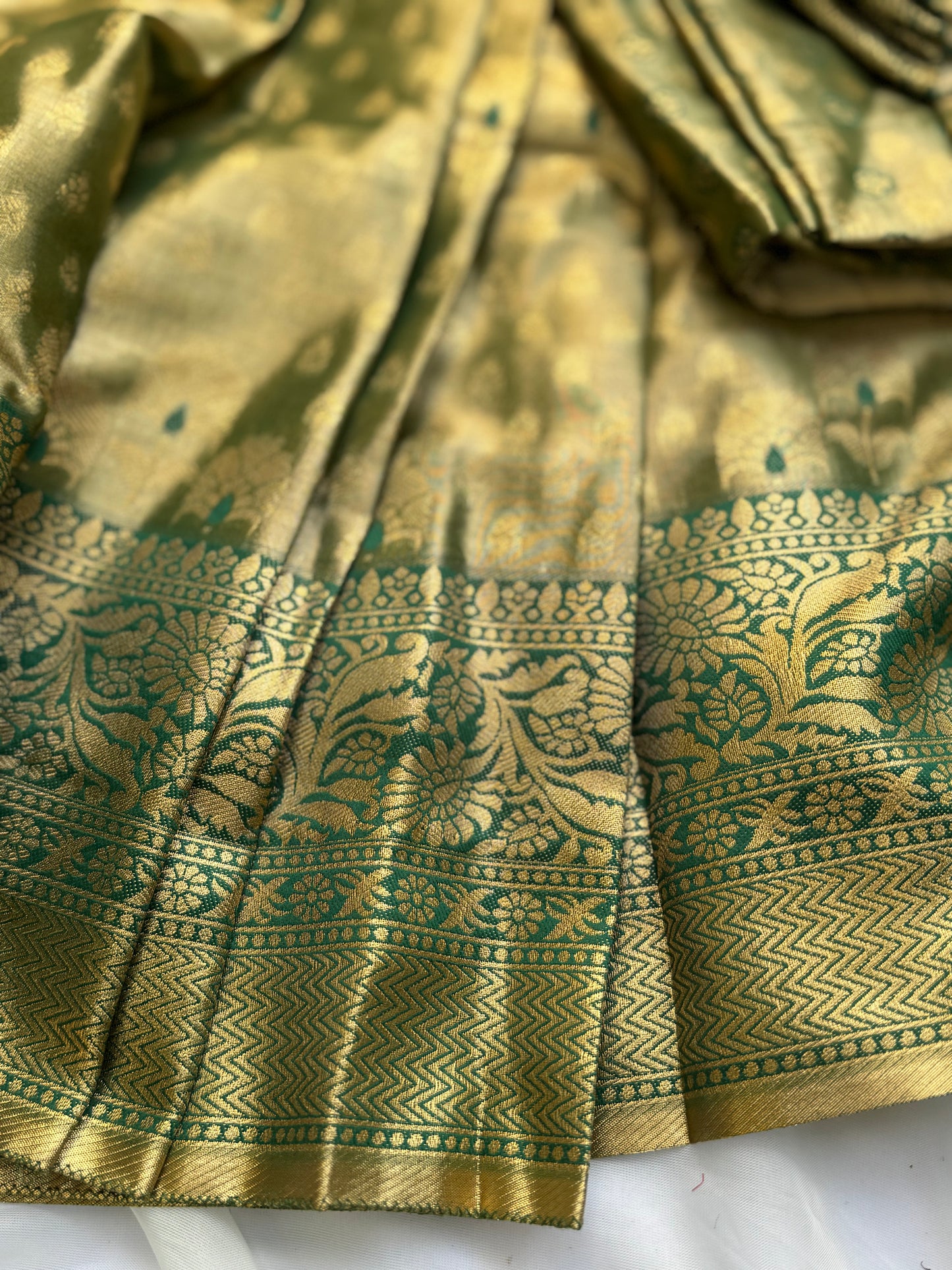 Tissue Banarasi Saree (Pre-Stitched Saree)