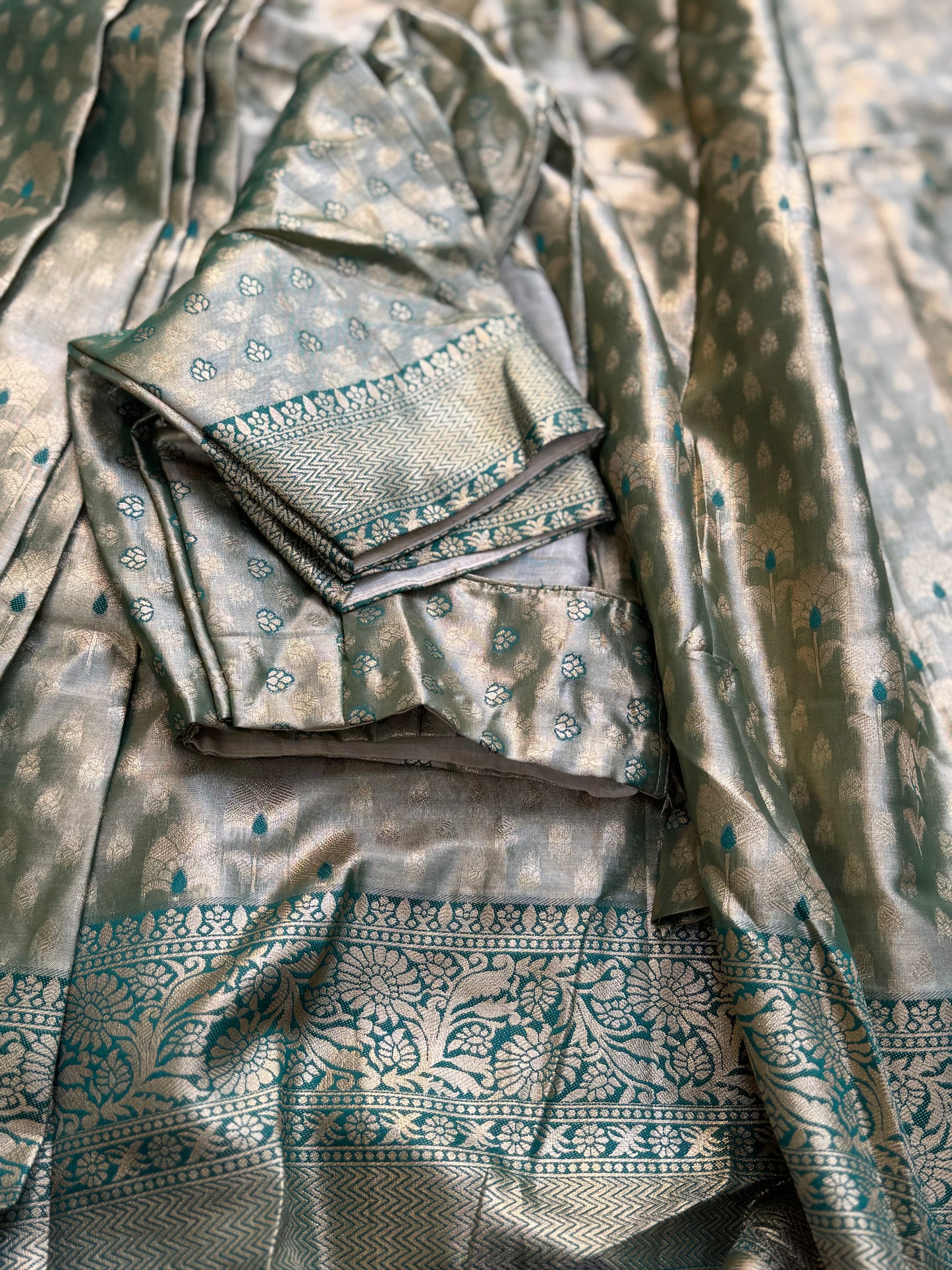 Tissue Banarasi Saree (Pre-Stitched Saree)