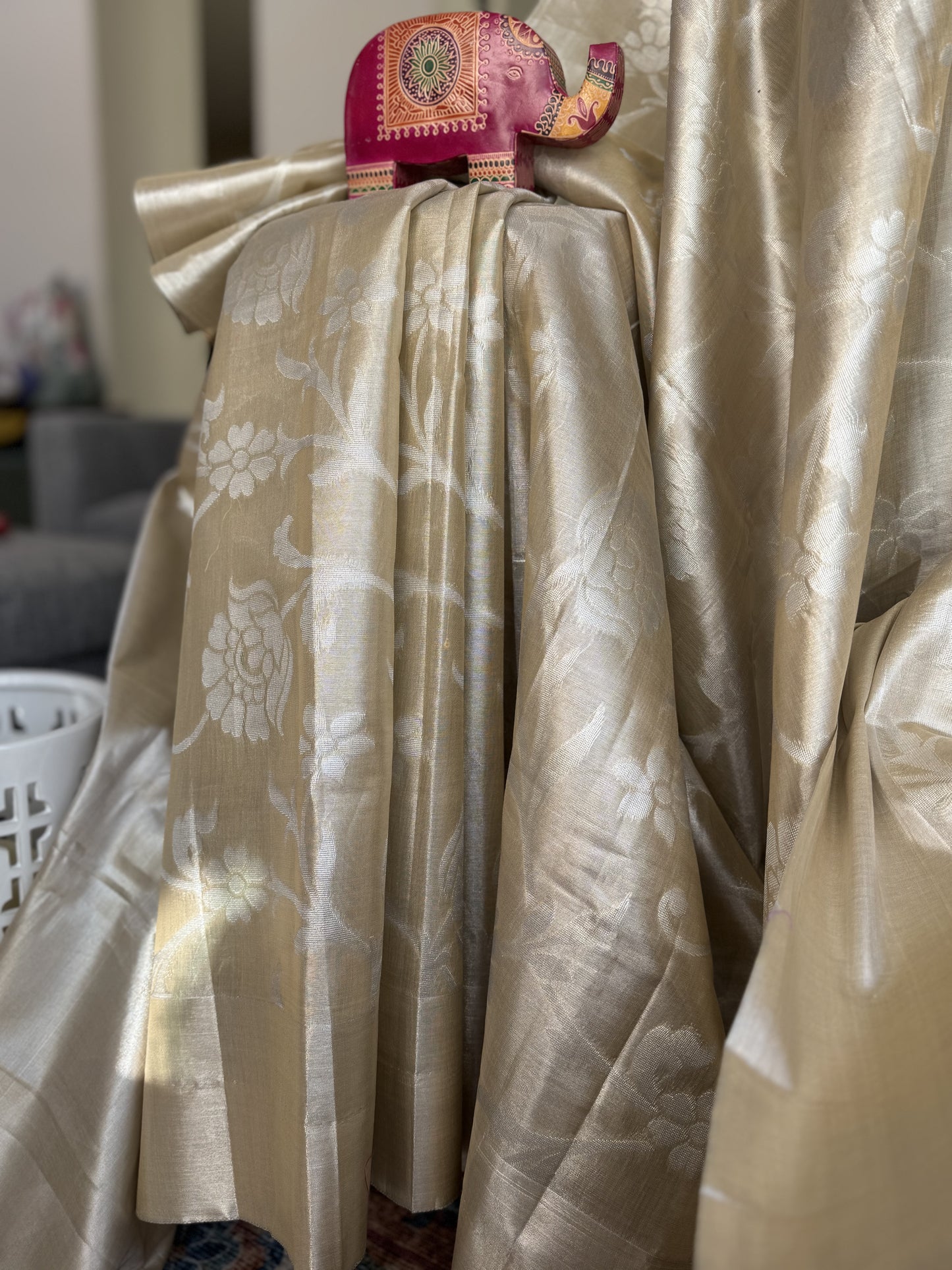 Mangalagiri Tissue Saree in Gold-Silver