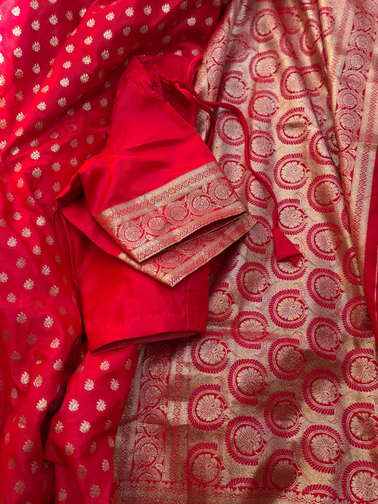 Red Banarasi Saree woth stitched blouse (Pre-stitched Saree)