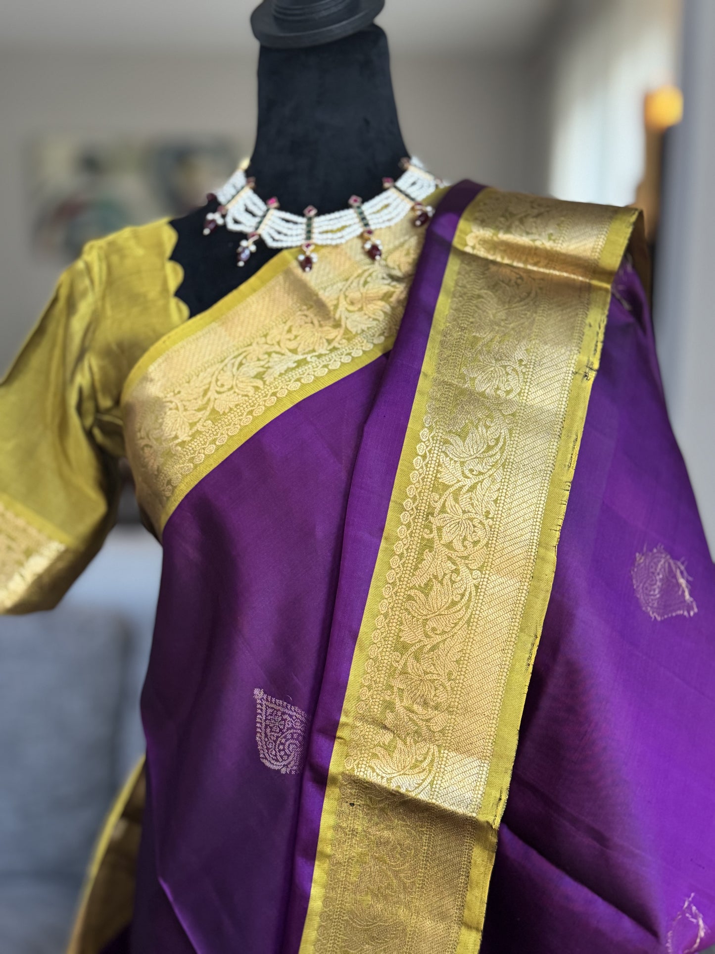 Kanjeevaram Sarees with Contrasting Borders(Dark Purple with tender Green)