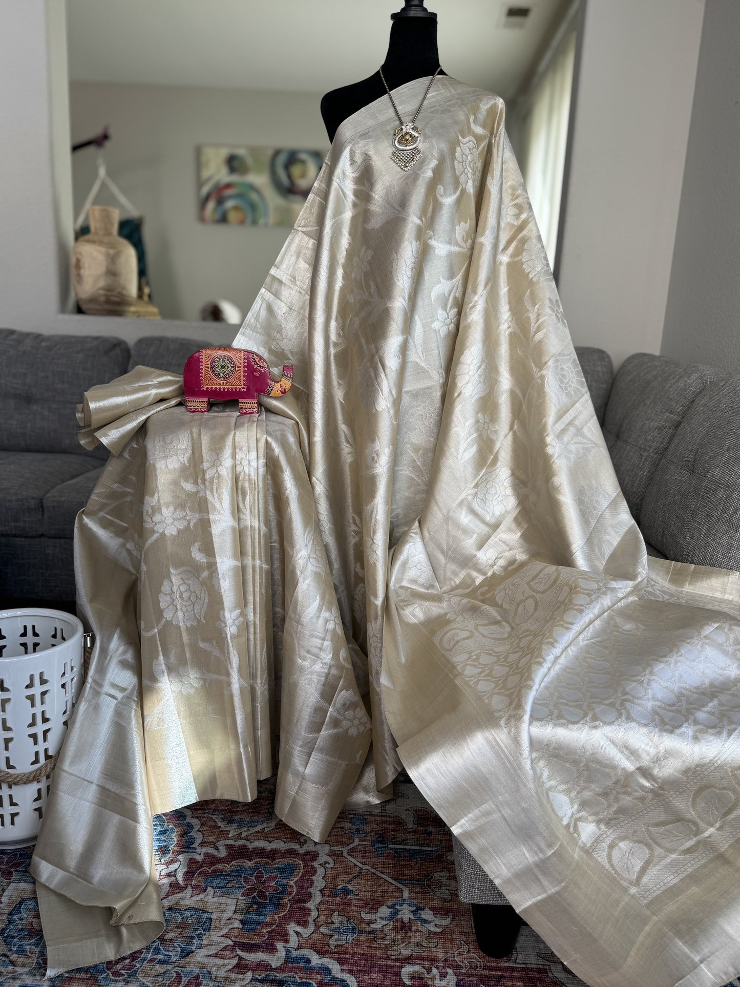 Mangalagiri Tissue Saree in Gold-Silver