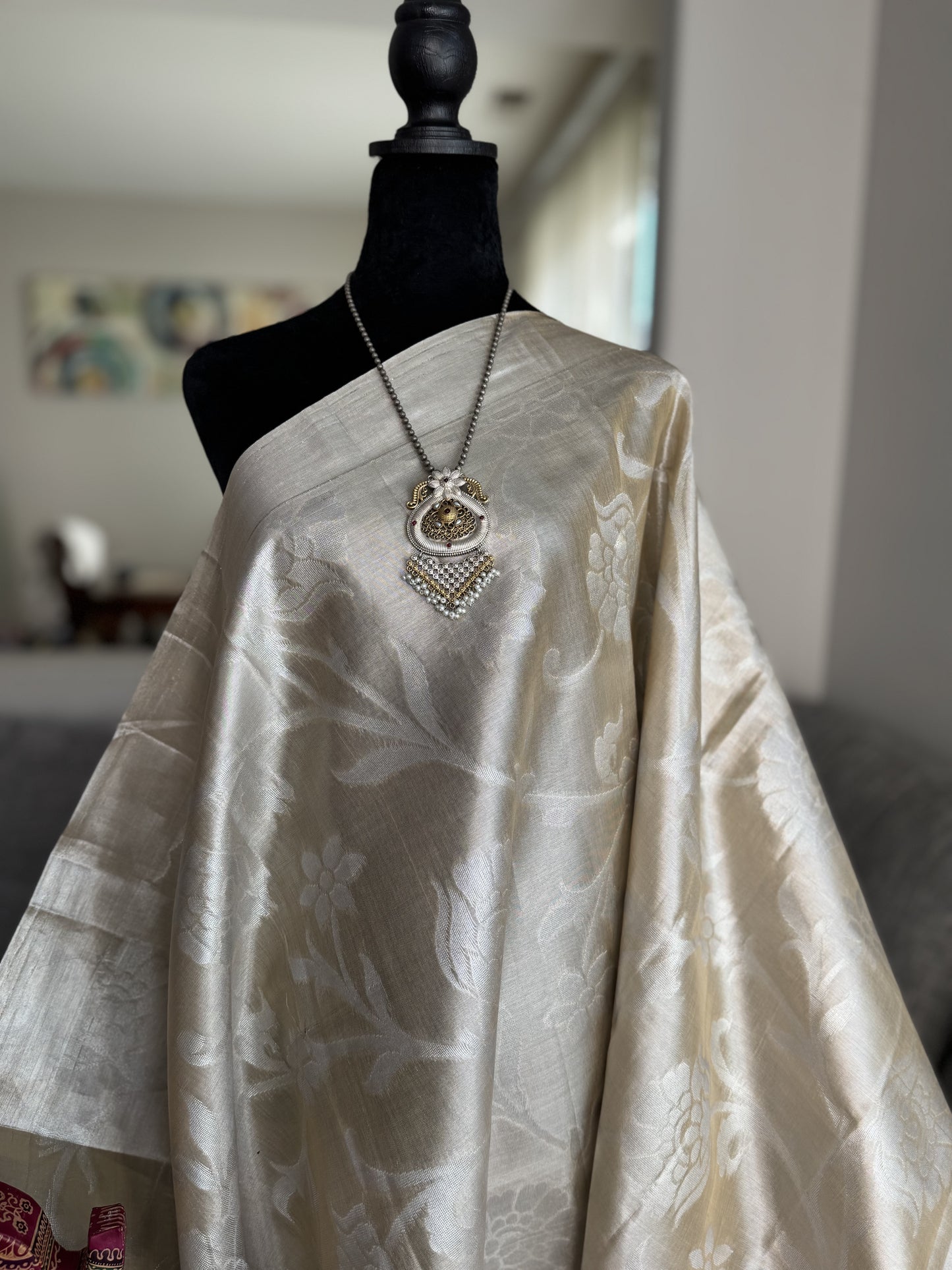 Mangalagiri Tissue Saree in Gold-Silver