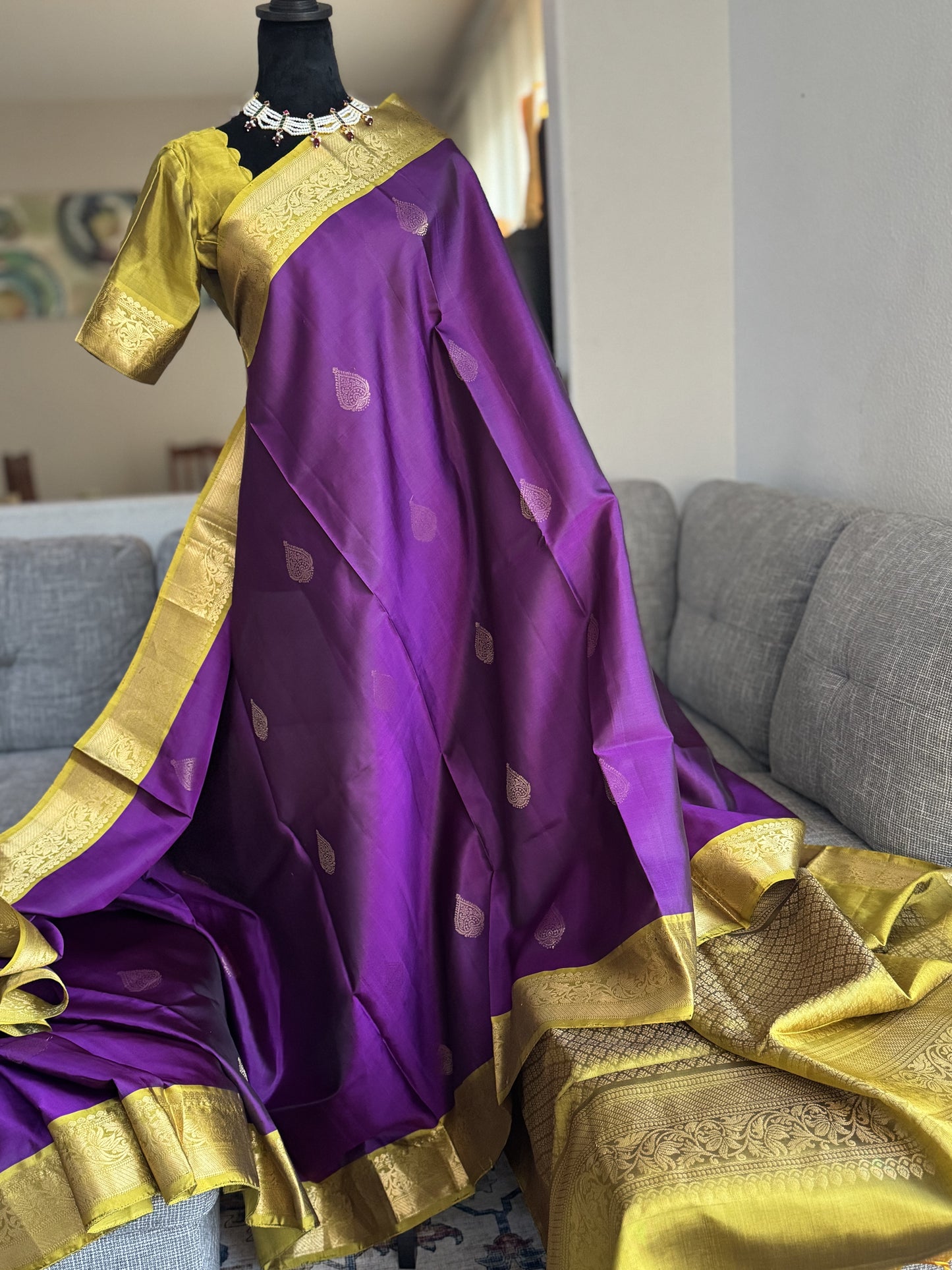 Kanjeevaram Sarees with Contrasting Borders(Dark Purple with tender Green)
