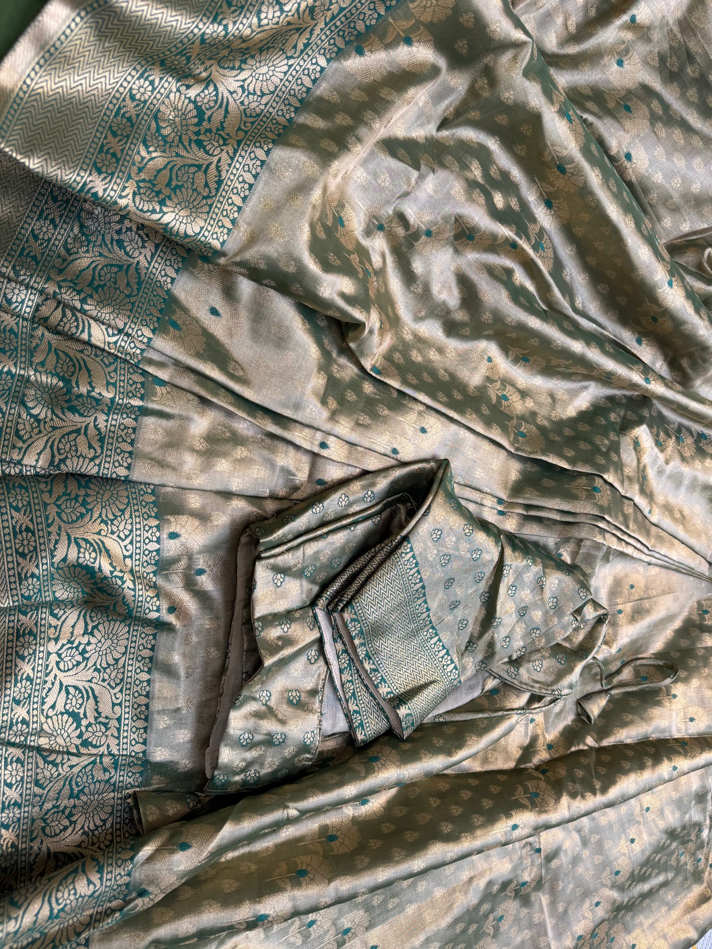 Tissue Banarasi Saree (Pre-Stitched Saree)