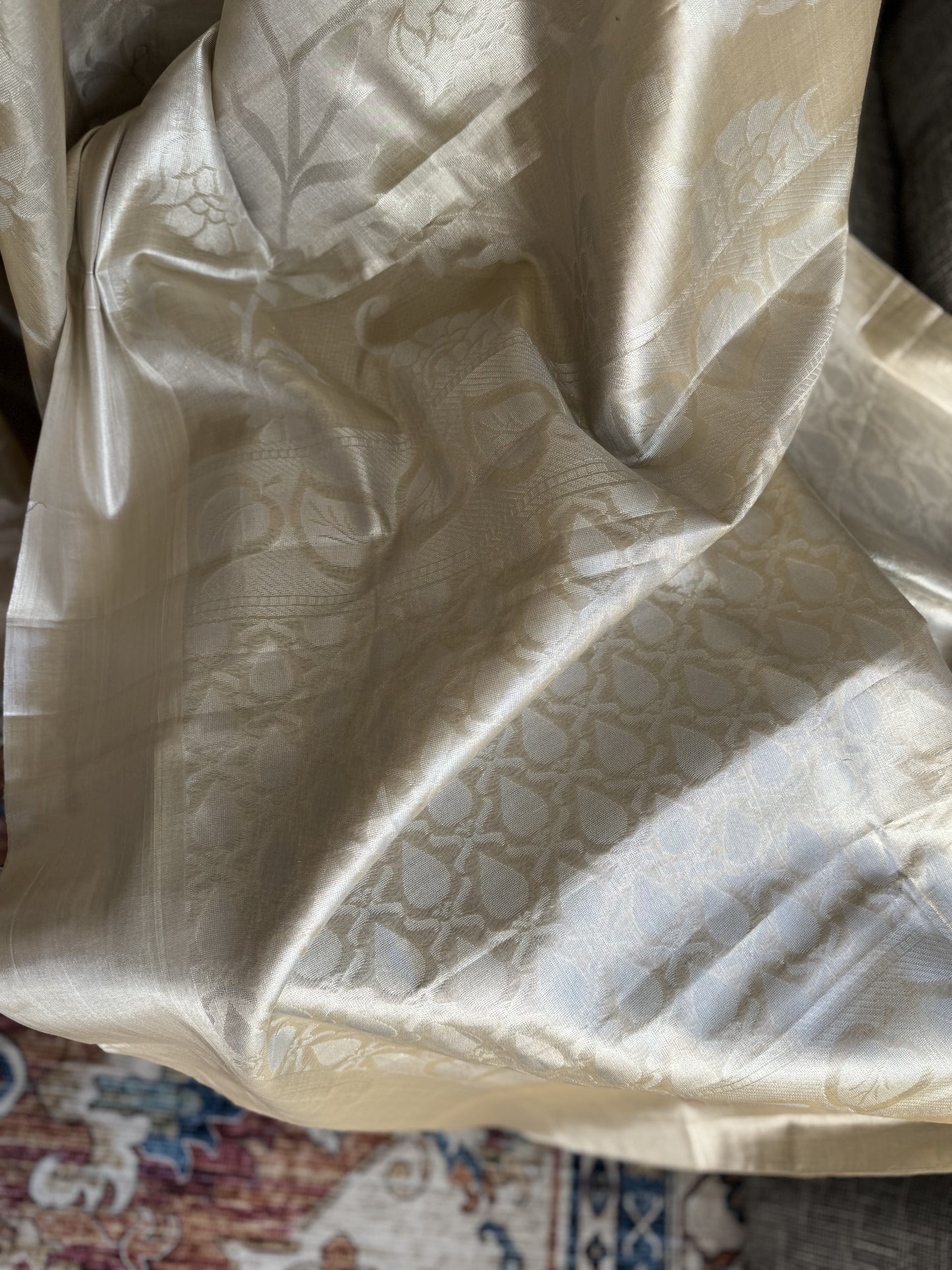 Mangalagiri Tissue Saree in Gold-Silver