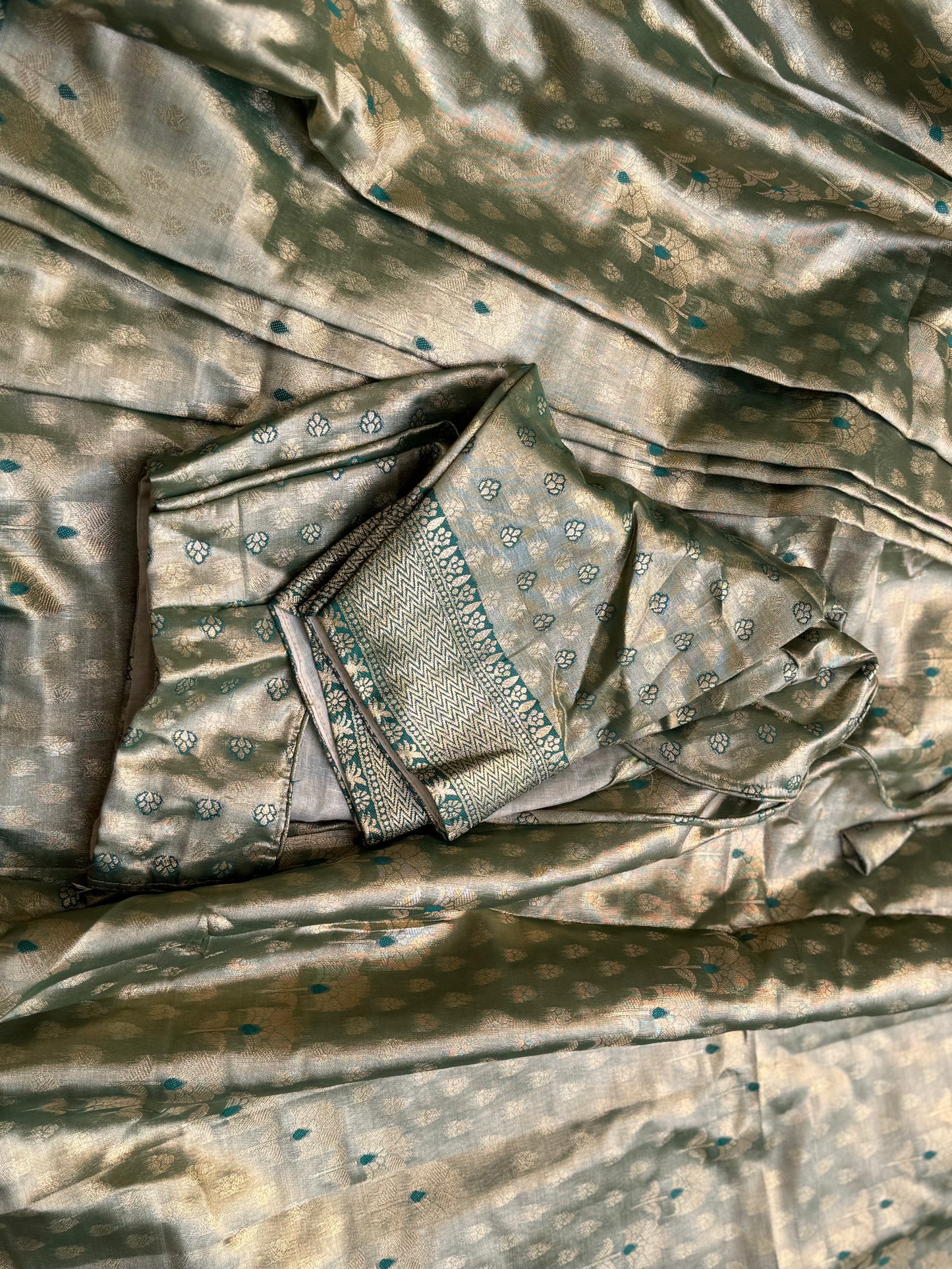 Tissue Banarasi Saree (Pre-Stitched Saree)