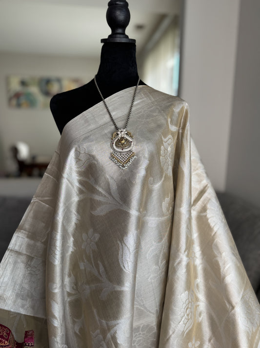 Mangalagiri Tissue Saree in Gold-Silver