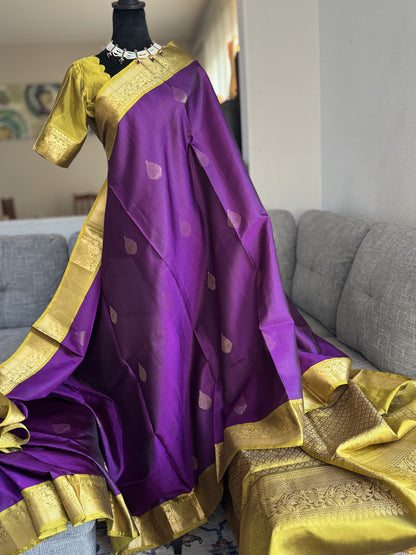 Kanjeevaram Sarees with Contrasting Borders(Dark Purple with tender Green)